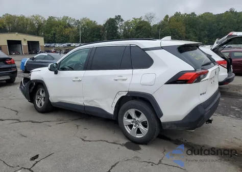 2021 Toyota Rav4 Xle z USA, uszkodzony, nr VIN 2T3P1RFV4MC149176